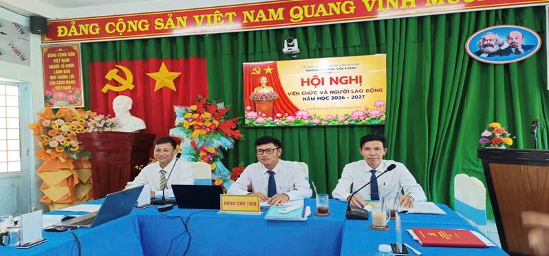 Đoàn Chủ tịch điều hành Hội nghị viên chức và người lao động