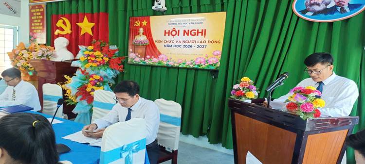 Hiệu trưởng phát biểu bế mạc Hội nghị
