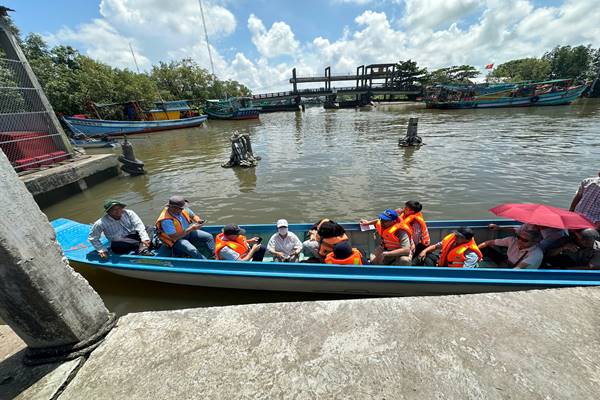 Doan cong tac khao sat bang duong thuy