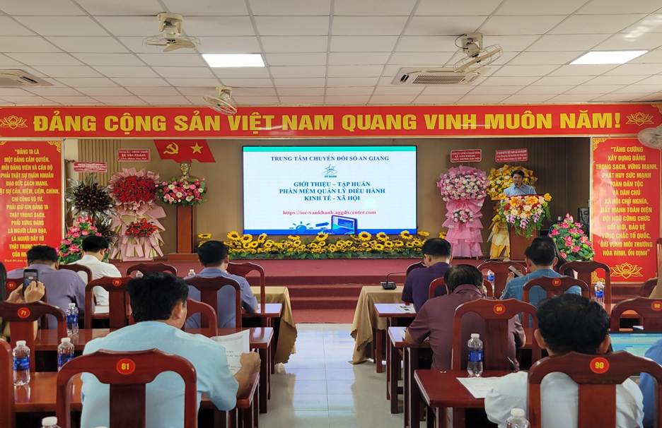 A group of people sitting in chairsAI-generated content may be incorrect.