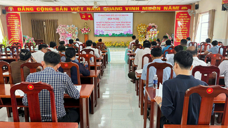 Title: Toàn cảnh hội nghị - Description: Toàn cảnh Hội nghị sơ kết 6 tháng đầu năm xây dựng nông thôn mới xã Vân Khánh